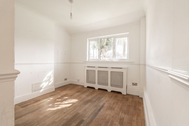 8 Hillside, Erith, Kent photo 4