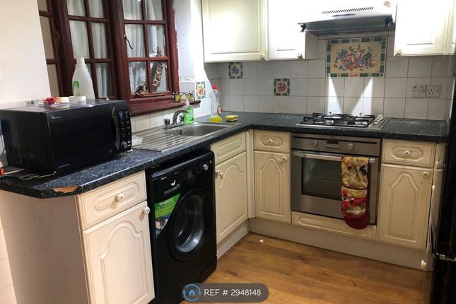 Saunton Avenue, Hayes Harlington photo 5