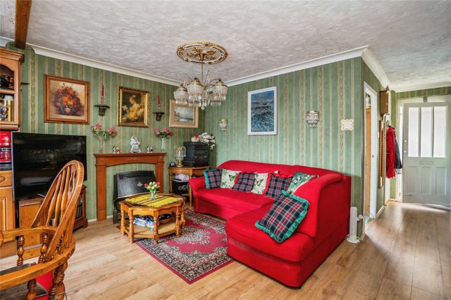 19, Holly Court, West Sussex photo 2