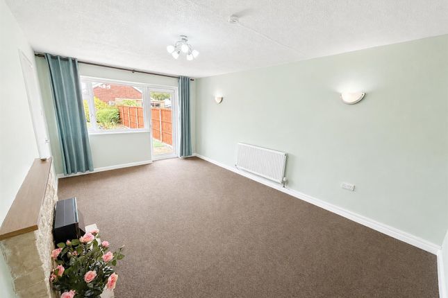 32, Woburn Avenue, Gloucester photo 4