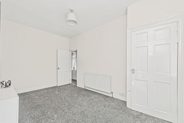 11, Stile Common Road, Huddersfield photo 4