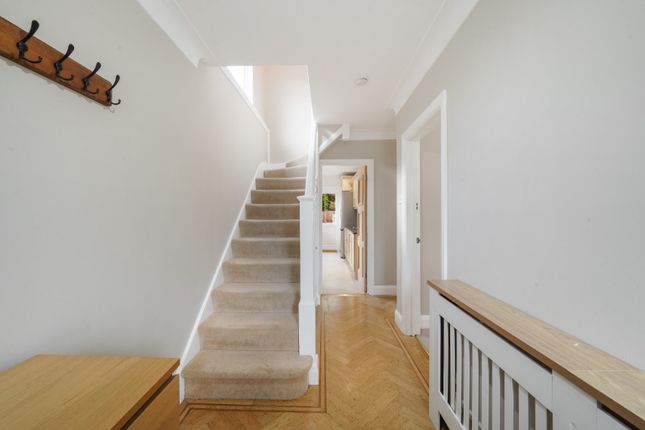 29, East Towers, Pinner photo 2