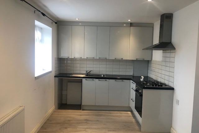 Flat to rent in Oxford Road, Harrow