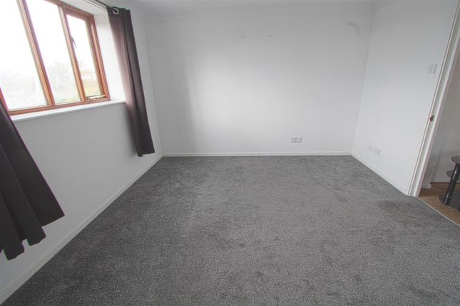 51, Robinia Close, Basildon photo 4