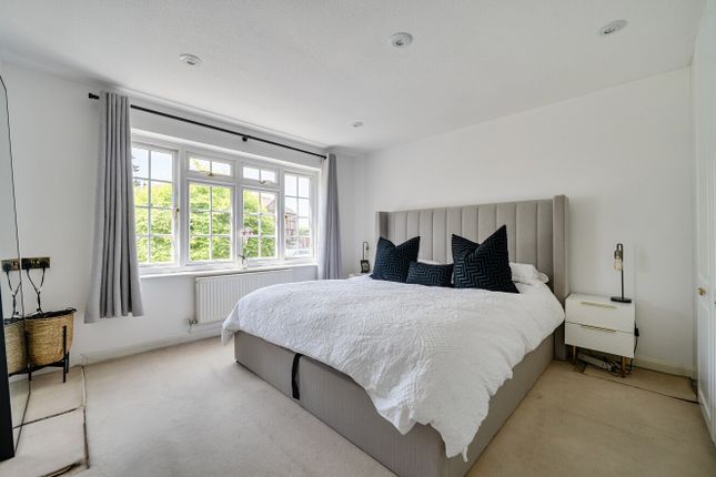 5, Darleydale Close, Sandhurst photo 4