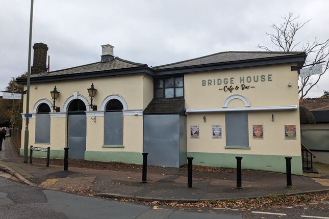 Retail premises to let in Bridge House, Heath Road, Weybridge