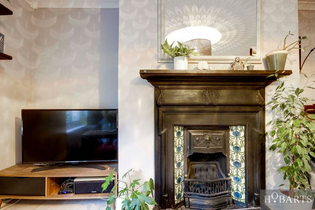 Flat A, 24, Mount View Road, Stroud Green, London photo 3