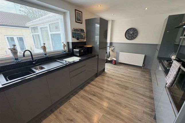 12, Ashlar Grove, Bradford photo 4