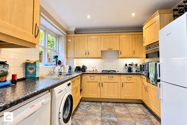 3, Austin Court, Westerham photo 5