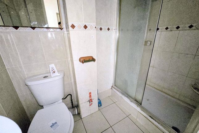 17, Fellowes Court, High Street, Hayes, Greater London, UB3 photo 3