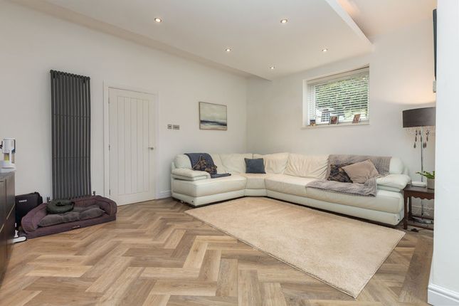 36, Redcot Court, Manchester photo 4
