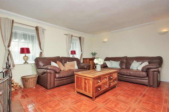 28, High Street, Rushden photo 3