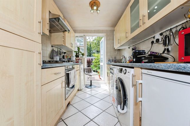 29, Falcon Avenue, Grays photo 4