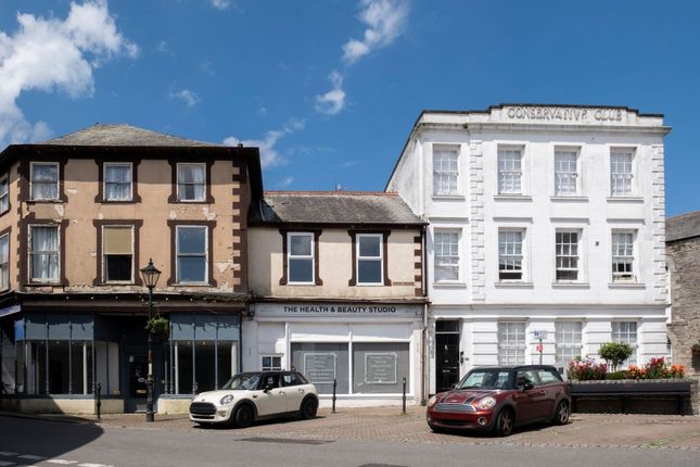 2-bed flat on 2, Broad Street, St. Columb, £15,000