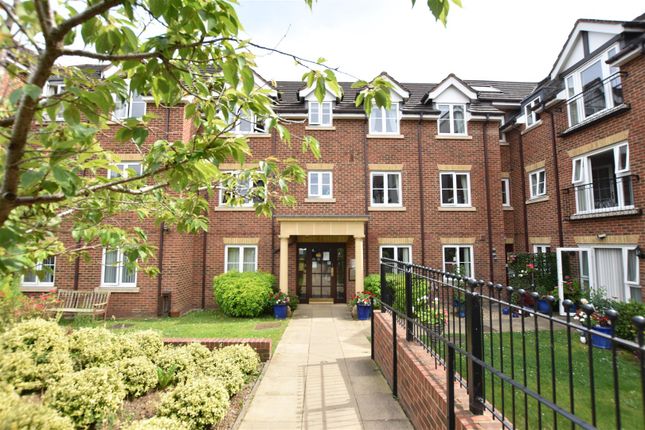 Thumbnail Flat for sale in Calcot Priory, Bath Road, Calcot, Reading