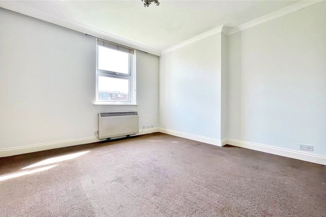 Flat for sale in West Avenue, Worthing, West Sussex