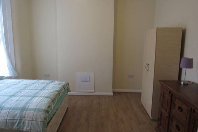 Room to rent in Arnold Road, London