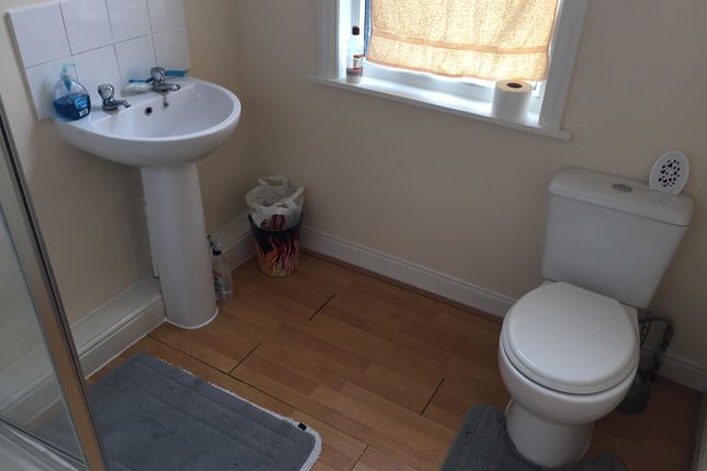 Stanningley Road, Bramley, Leeds photo 4