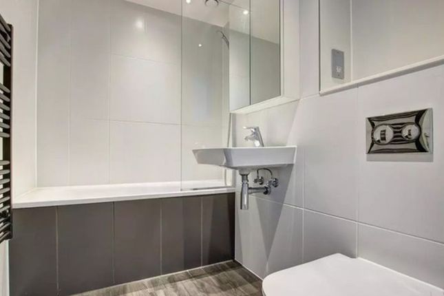1204 Hadrians Tower, Rutherford Street, Newcastle Upon Tyne photo 5