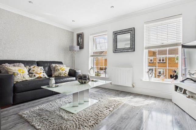 8, Newbold Close, Dukinfield photo 4