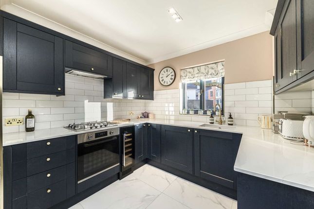 11A, Queen Elizabeth Street, London photo 3