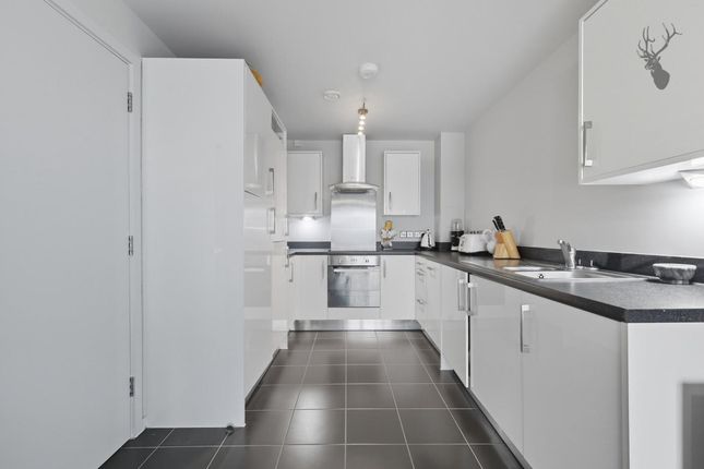 Flat 604, William Beveridge House, London photo 4