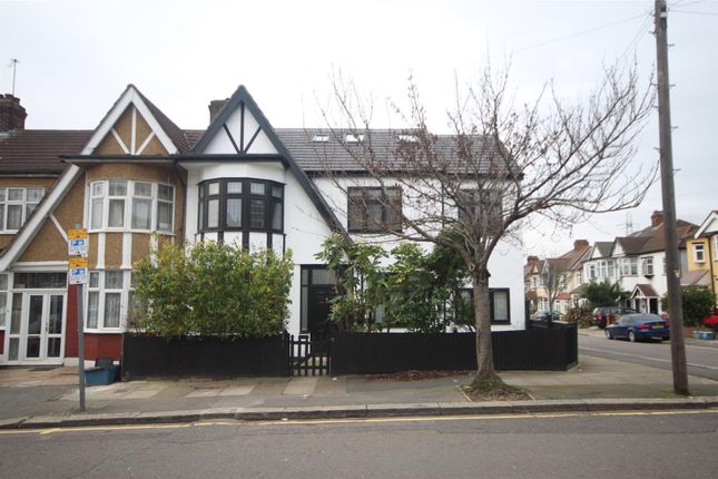 Thumbnail Room to rent in Avondale Crescent, Ilford