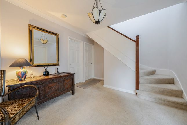 46, Hillcrest Road, Surrey photo 2