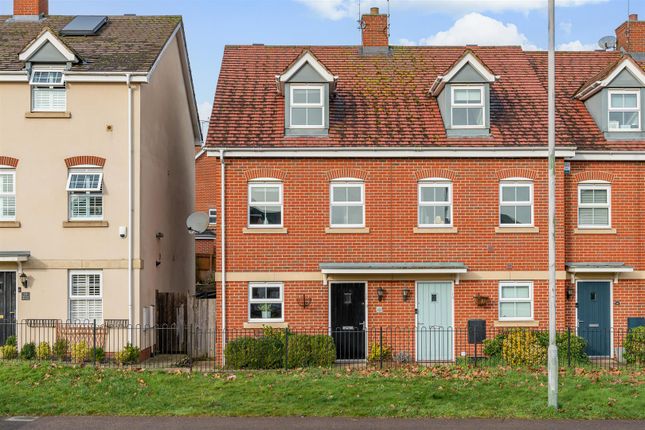 Town house for sale in Welwyn By Pass Road, Welwyn