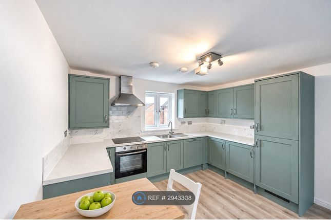 Abbess Terrace, Loughton photo 3