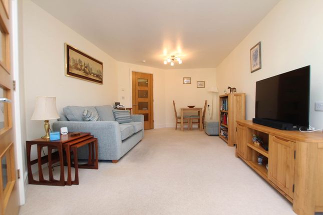 14, Martello Court, Eastbourne photo 2