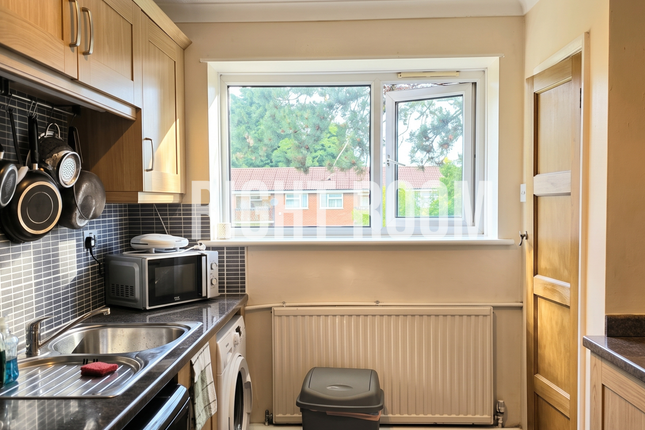 D-Higham Court, Woodford Green, Essex, London photo 4