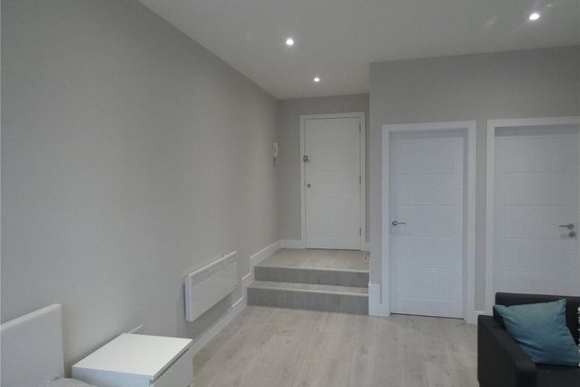 5A, Oakleigh Gardens, Whetstone photo 4