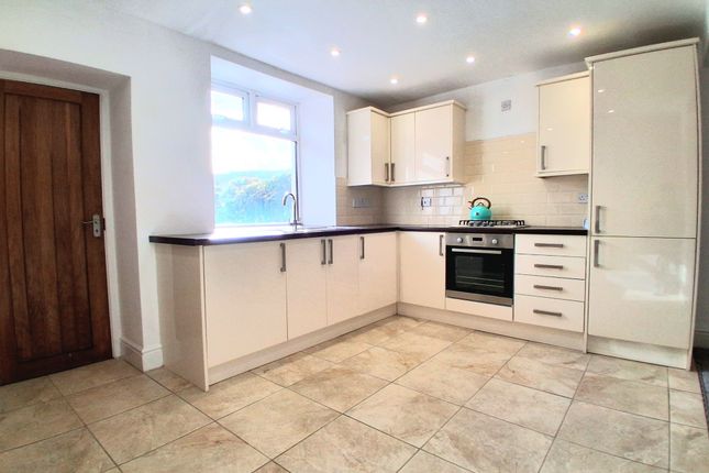 328 Brithweunydd Road, Tonypandy photo 3