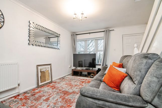 3, Watsons Green Fields, Dudley photo 2