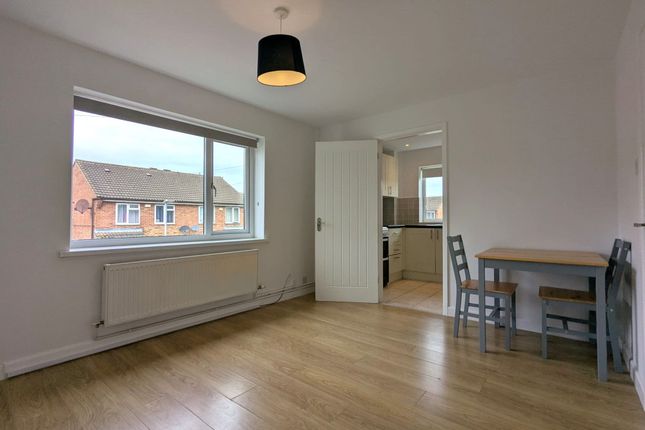 28 Leven Close, Gloucester photo 3