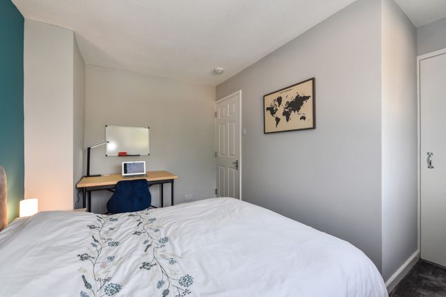 Room 3, 37, Imber Road*, Winchester photo 4