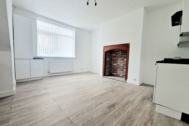 62 Whittaker Lane, Manchester photo 2