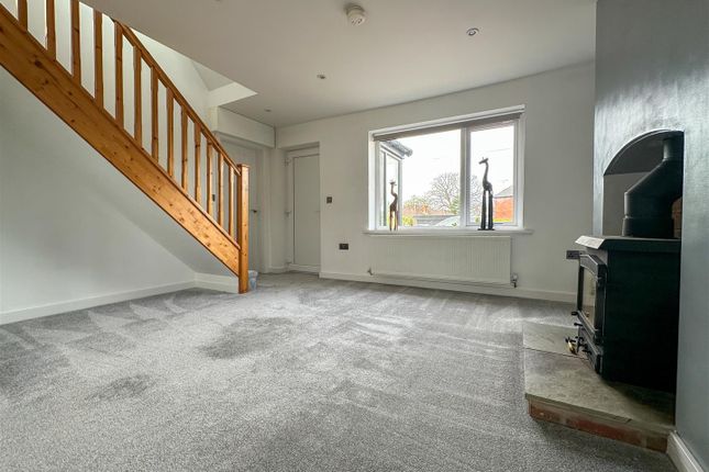 7, Folly Lane, Leek photo 3