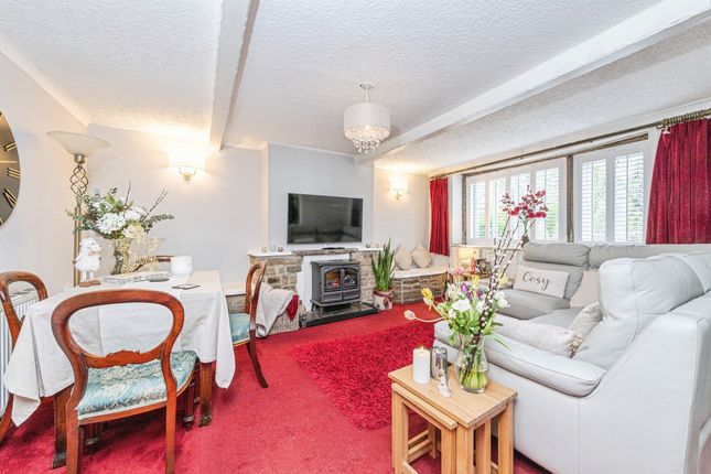 5, Dobb Top Road, Holmfirth photo 2