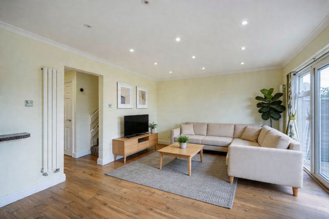 12 Welby Crescent, Wokingham photo 3