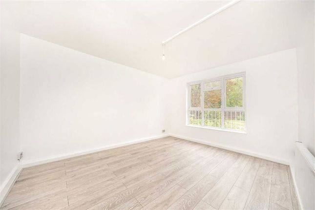 Bewley Court, London photo 2