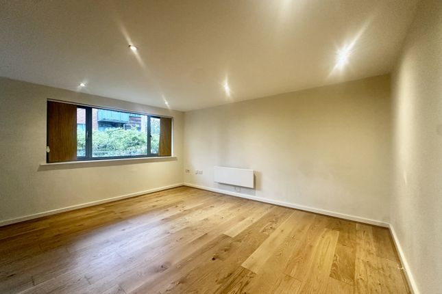 Flat to rent in Agate Close, London, Greater London