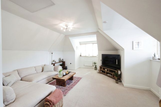 Flat for sale in Burrow Close, Watford