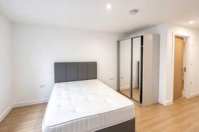 10, Windmill Avenue, Southall photo 4