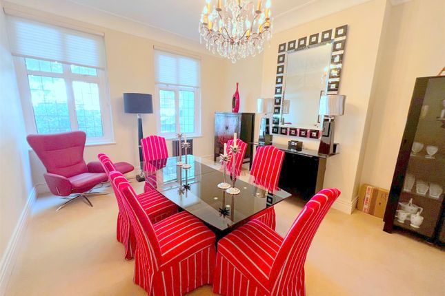 2, Pearl Court, Devonshire Place, Eastbourne photo 4