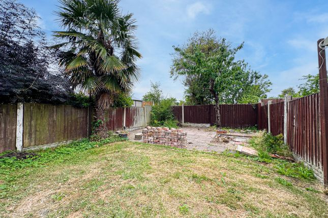 15 Clarke Avenue, Birkenhead photo 3