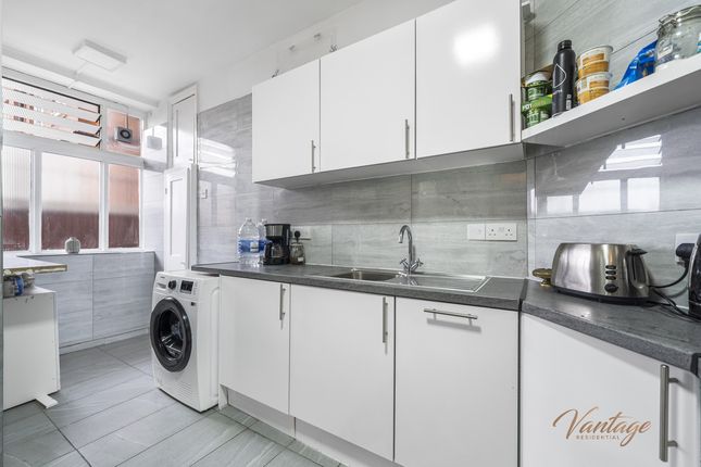 Flat to rent in Grove End Road, St. John's Wood