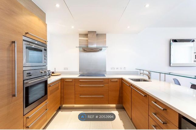 Flat to rent in Howard Building, London