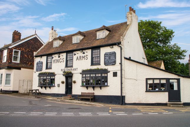 Thumbnail Pub/bar for sale in Wrotham Road, Meopham
